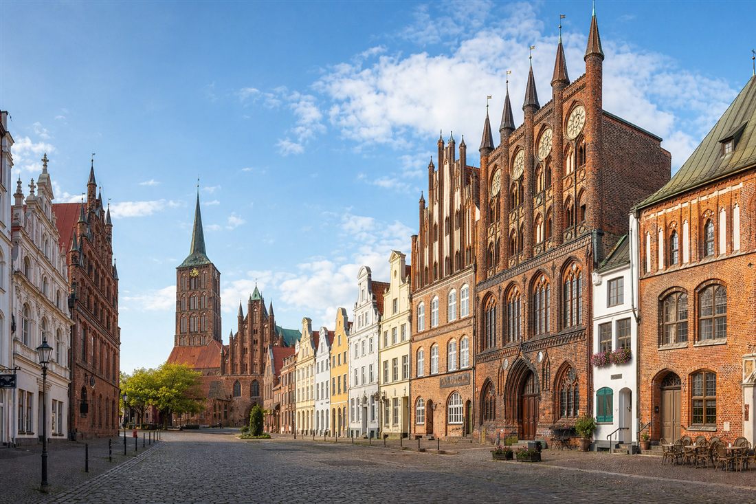 KI-generierte Ansicht der Wismarer Altstadt