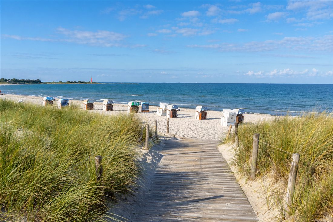 KI-generierte Strandansicht der Insel Poel